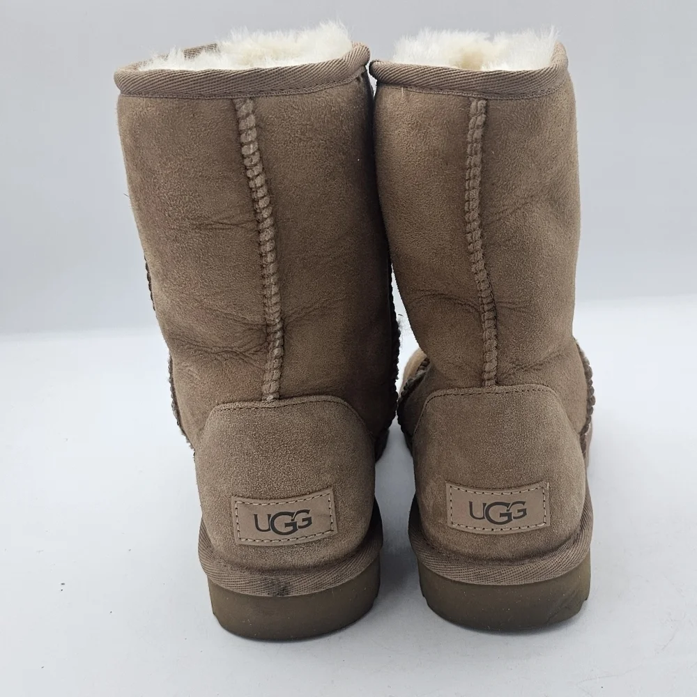 UGG Classic Short II Boots Chestnut Size 6 Cozy Winter